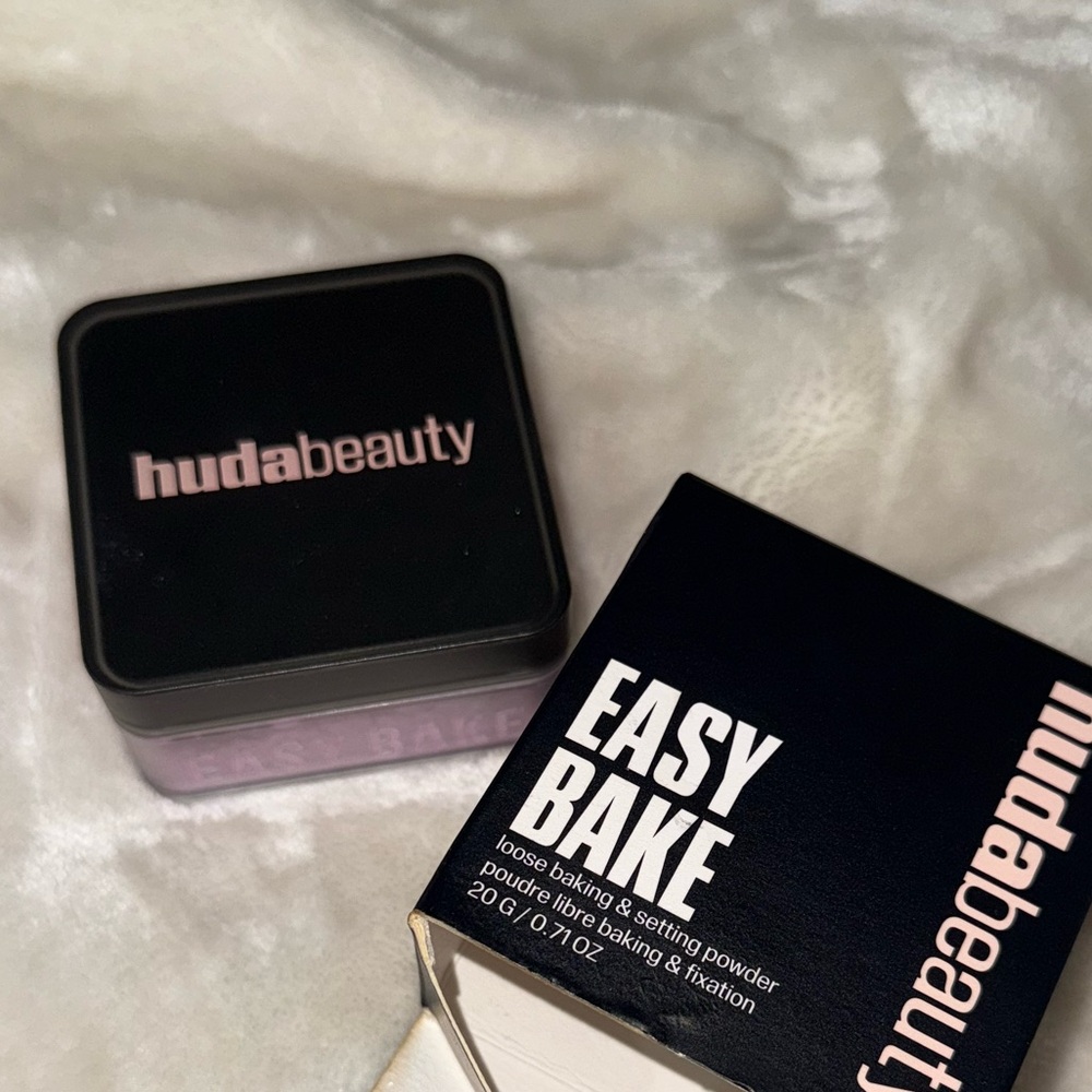 HUDA BEAUTY Ube Birthday Cake Easy Bake Powder